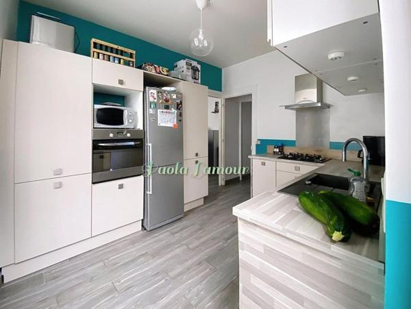 Belle maison de ville à proximité des commerces et services