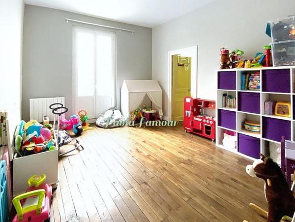 Belle maison de ville à proximité des commerces et services