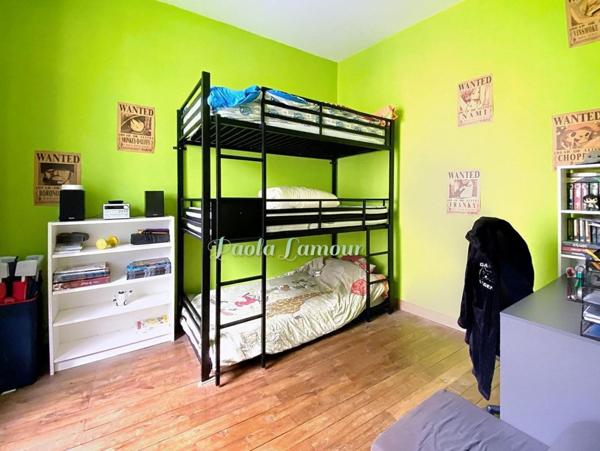 Belle maison de ville à proximité des commerces et services