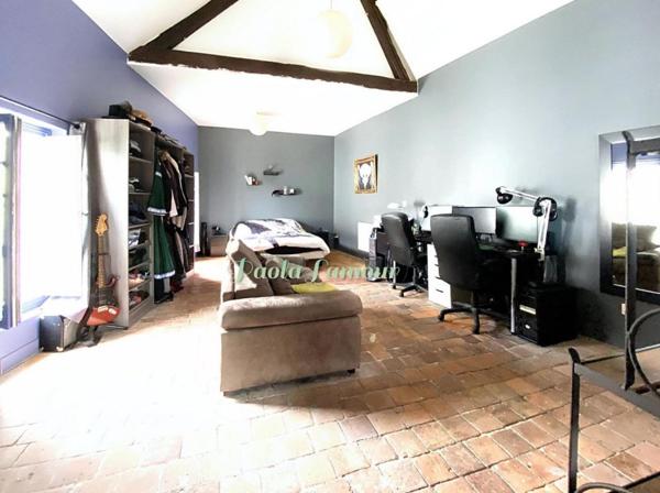 Belle maison de ville à proximité des commerces et services