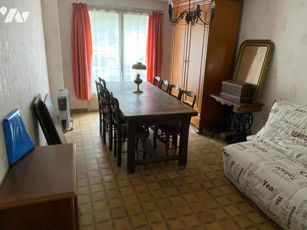 RÂNES, proche commerces et château:  Maison d’habitation à restaurer  sur 537 m² de terrain