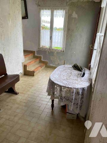 RÂNES, proche commerces et château:  Maison d’habitation à restaurer  sur 537 m² de terrain