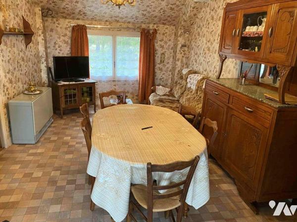 RÂNES, proche commerces et château:  Maison d’habitation à restaurer  sur 537 m² de terrain