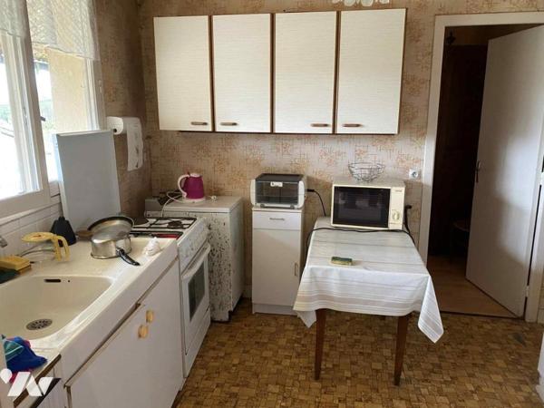 RÂNES, proche commerces et château:  Maison d’habitation à restaurer  sur 537 m² de terrain