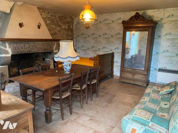 RÂNES, proche commerces et château:  Maison d’habitation à restaurer  sur 537 m² de terrain