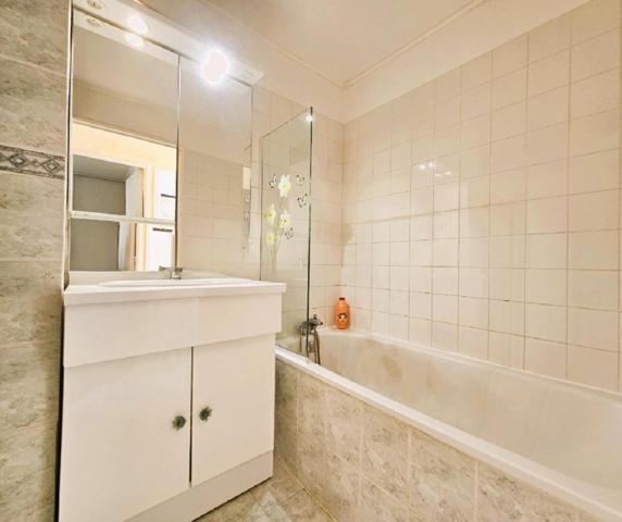 Maison familiale avec piscine et bonne humeur incluse !