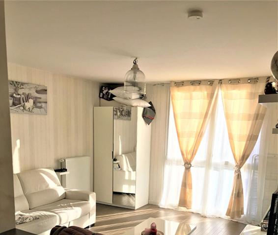 Appartement Bussy Saint Georges 1 pièce(s) 29.85 m2 meublé + balcon + parking