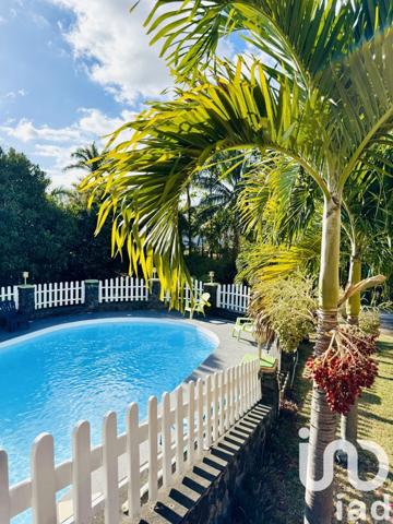 Maison 9 pièces de 278 m² à Saint-Pierre (97432)