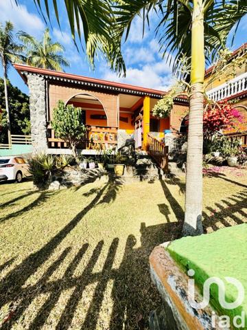 Maison 9 pièces de 278 m² à Saint-Pierre (97432)