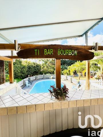 Maison 9 pièces de 278 m² à Saint-Pierre (97432)