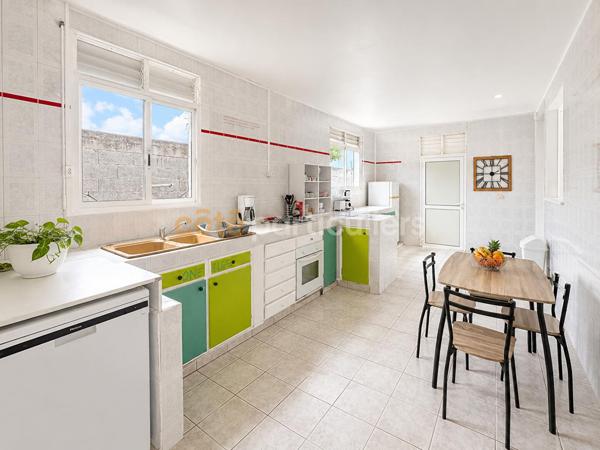 Location
                Appartement87,29 m² - 3 Pièces -
                    ste ANNE (97180)