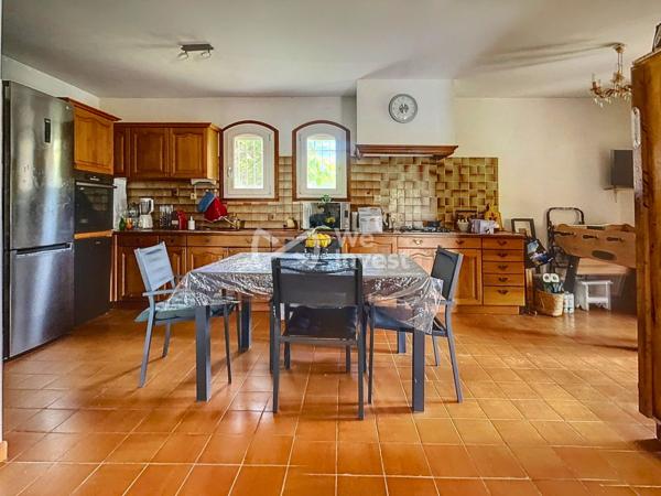Villa familiale T6 de 136 m² – Terrain de 739 m² – Double garage – Proximité du Centre Ville