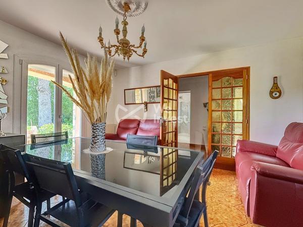 Villa familiale T6 de 136 m² – Terrain de 739 m² – Double garage – Proximité du Centre Ville