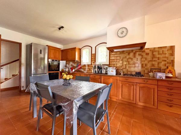 Villa familiale T6 de 136 m² – Terrain de 739 m² – Double garage – Proximité du Centre Ville