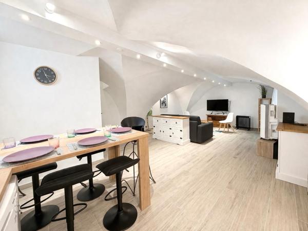 Appartement rénové Le Cannet limite Cannes 2 pièces 57 m2 duplex