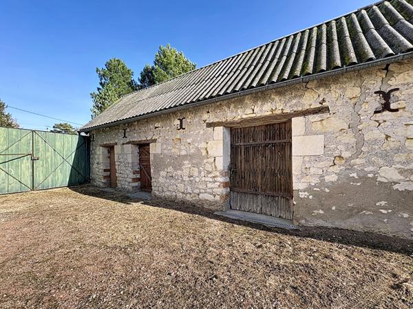 Maison à vendre à Mouliherne avec dépendances
