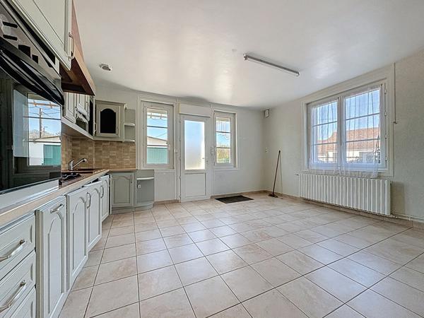 Maison à vendre à Mouliherne avec dépendances