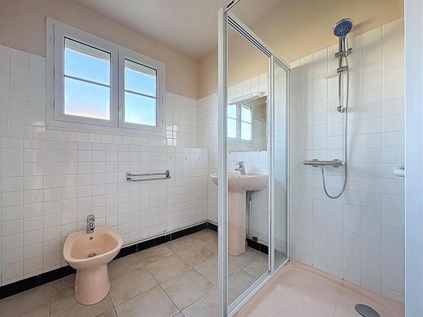 Maison à vendre à Mouliherne avec dépendances