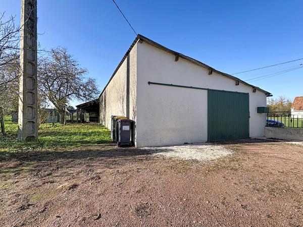 Maison à vendre à Mouliherne avec dépendances