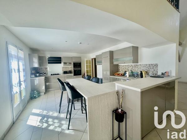 Maison 7 pièces de 234 m² à Champagne-sur-Oise (95660)