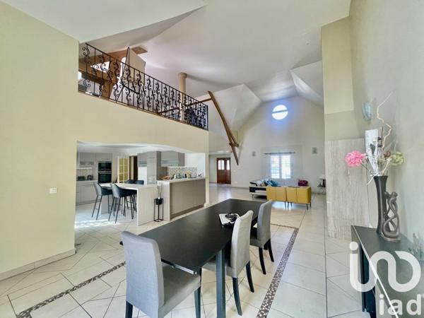 Maison 7 pièces de 234 m² à Champagne-sur-Oise (95660)