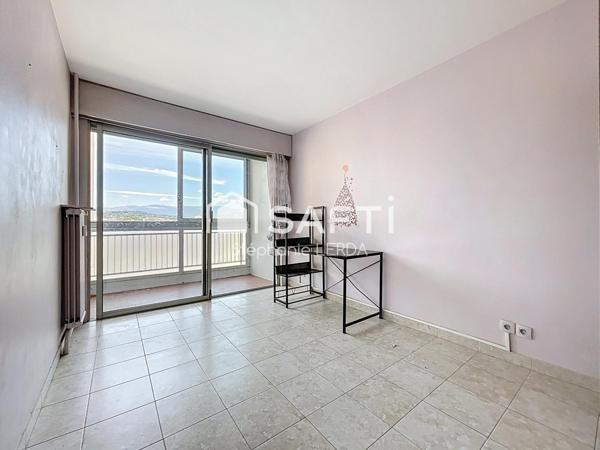 4P PROCHE TOUS COMMERCES, TRES LUMINEUX