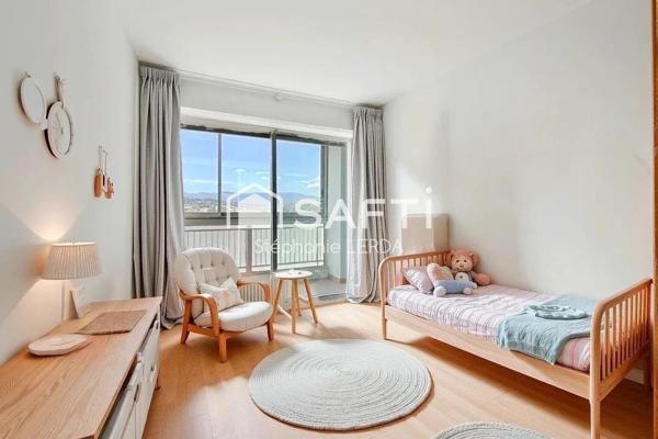 4P PROCHE TOUS COMMERCES, TRES LUMINEUX