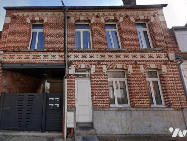 IMMEUBLE COMPRENANT 4 APPARTEMENTS LOUES 