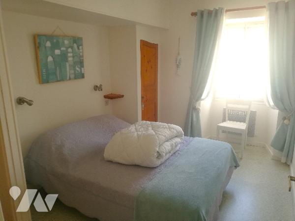 Proche centre-bourg, jolie maison ancienne sur 2 niveaux avec belle terrasse et jardinet sur 222 m2