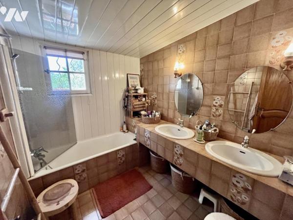 Vente maison de caractère avec deux logements à Bagnols-sur-Cèze et piscine