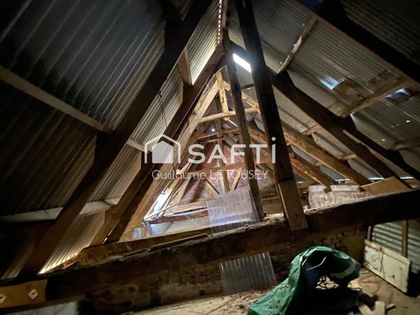 belle longère au calme. énorme potentiel. à rénover