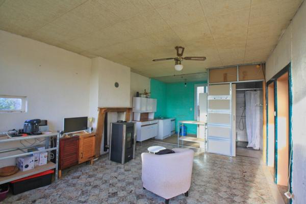 Maison de campagne, 2 chambres, avec dépendances.