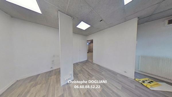 Local commercial Melun