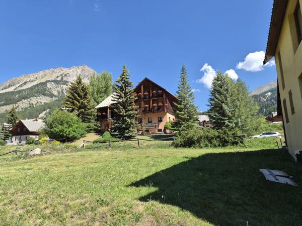 APPARTEMENT T3 TERRASSE JARDIN NEVACHE