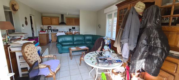 12kms ouest CAMPAGNE DE CHARTRES Dans corps de ferme, maison à rénover (110 m2 potentiel habitable)