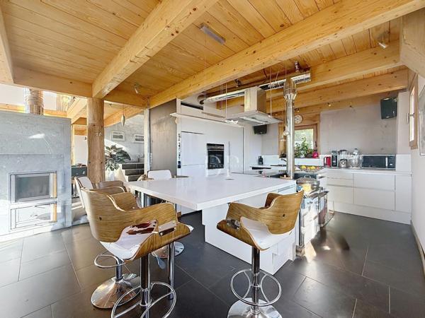 Maison à vendre 6 pièces de 300 m2 LUCINGES (74) Terrain d'env. 1400 m2