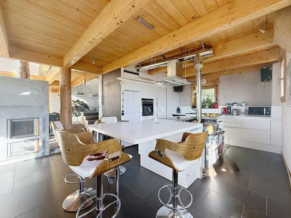 Maison à vendre 6 pièces de 300 m2 LUCINGES (74) Terrain d'env. 1400 m2