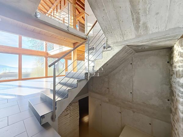 Maison à vendre 6 pièces de 300 m2 LUCINGES (74) Terrain d'env. 1400 m2