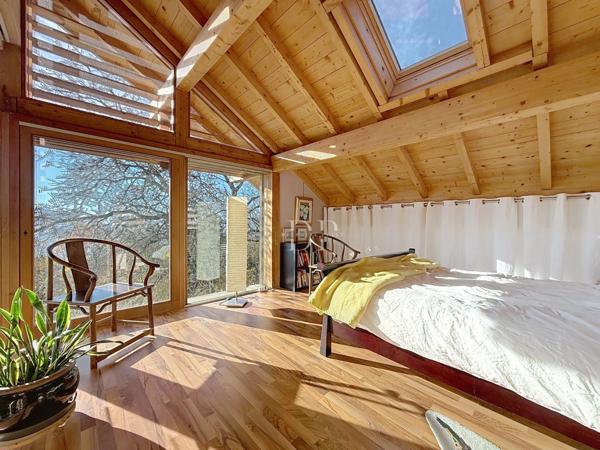 Maison à vendre 6 pièces de 300 m2 LUCINGES (74) Terrain d'env. 1400 m2