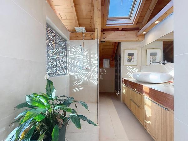 Maison à vendre 6 pièces de 300 m2 LUCINGES (74) Terrain d'env. 1400 m2