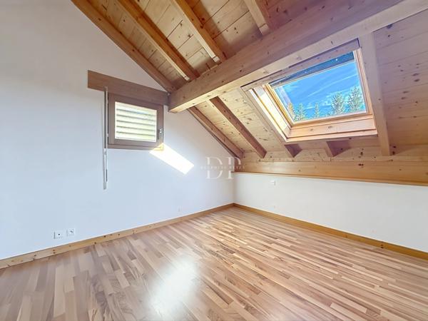 Maison à vendre 6 pièces de 300 m2 LUCINGES (74) Terrain d'env. 1400 m2