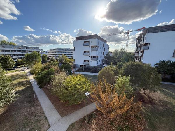 T3 spacieux , vue degagée , avec terrasse et parking