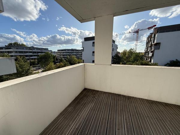 T3 spacieux , vue degagée , avec terrasse et parking