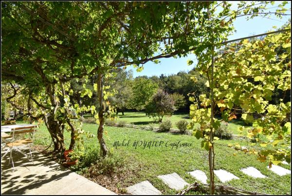 T5 en Duplex avec 3270 m² de jardin à Gap