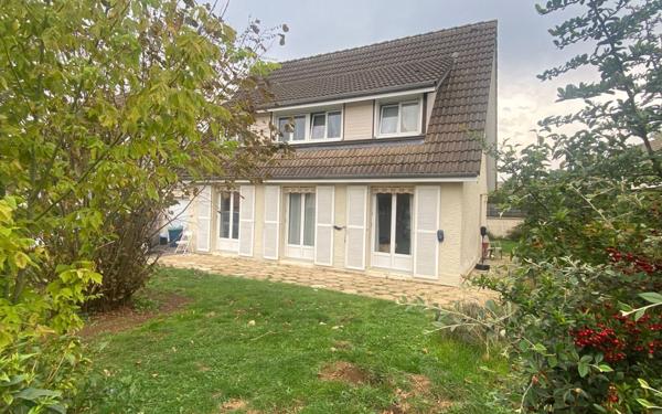 Maison à vendre    5 pièces •  Cerisé