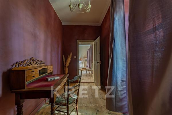 Chateau avec dépendance et plage privée en Provence