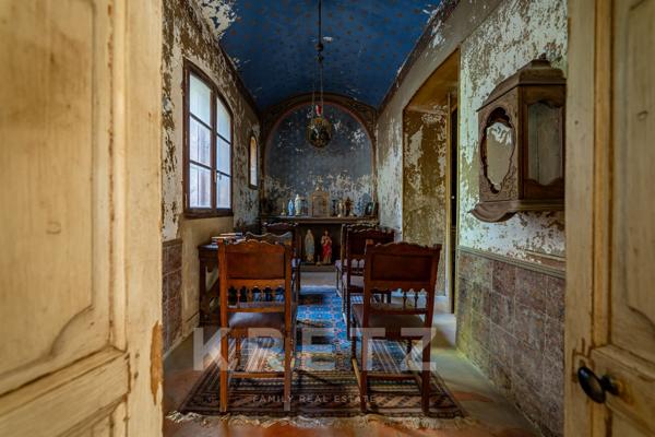 Chateau avec dépendance et plage privée en Provence