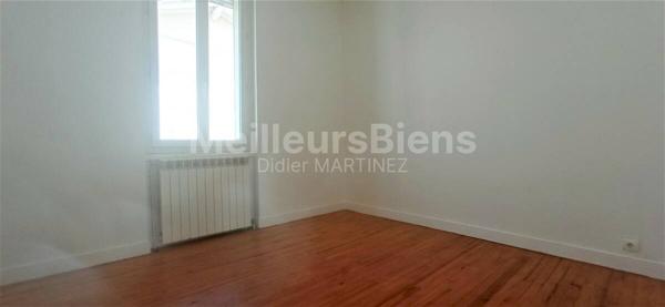 Maison T4 des années 50 avec grand Atelier et 2 grands garages (type chai)