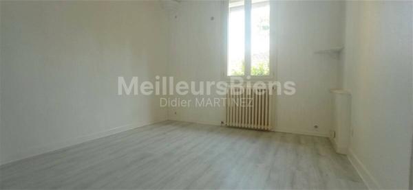 Maison T4 des années 50 avec grand Atelier et 2 grands garages (type chai)