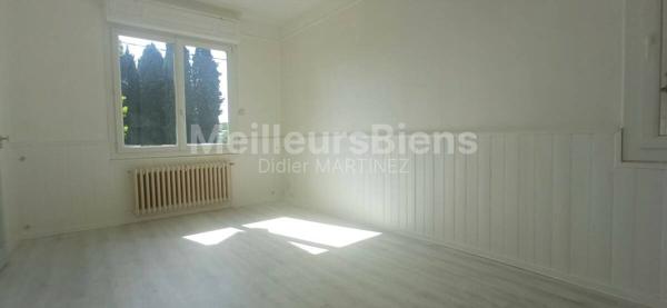 Maison T4 des années 50 avec grand Atelier et 2 grands garages (type chai)